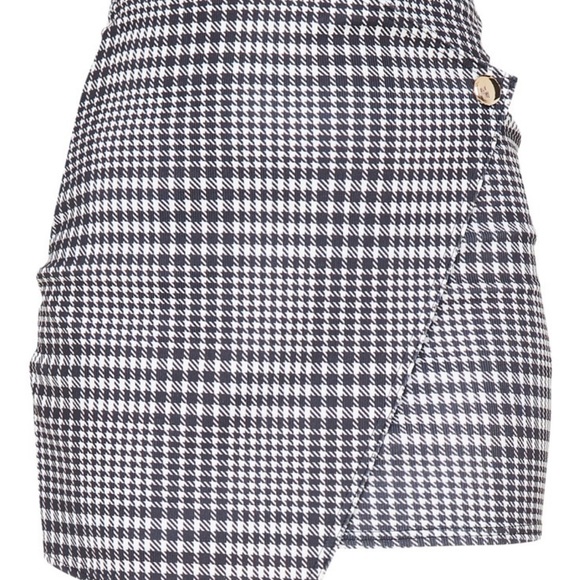 PrettyLittleThing Black and White Check Mini Skirt - Picture 6 of 8